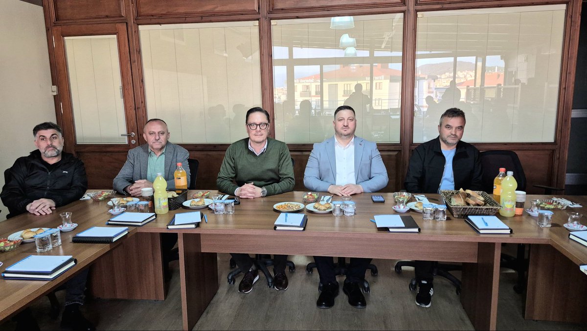 FatihP0YRAZ's tweet photo. Bu hafta Sancaktepe Safa Mah. yönetim kurulu toplantımıza ilçe başkanımız @FeyzullahTORLAK ın katılımıyla gerçekleştirdik. @abdullahozdemir @GiyaseddinGergn @halimaksu @akpinarturgay @abdullahipek28 https://t.co/036cHLkhlf