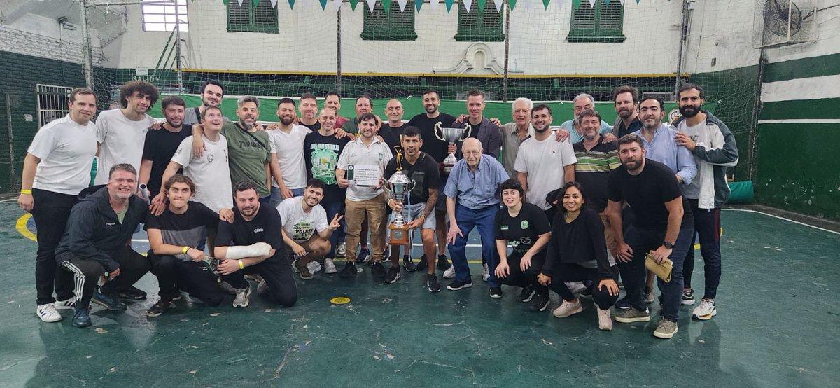 JMendezCartier's tweet photo. 𝗙𝗘𝗟𝗜𝗭 𝗗𝗜𝗔 𝗗𝗘𝗟 𝗗𝗜𝗥𝗜𝗚𝗘𝗡𝗧𝗘 𝗗𝗘𝗣𝗢𝗥𝗧𝗜𝗩𝗢 💪🏼

A quienes eligieron el “nosotros” por sobre el “yo”, no sólo en las malas sino también en las buenas. 

A aquellos que entienden que las grandes gestas sólo pueden realizarse colectivamente.  

A quienes abrazan la dirigencia deportiva como una vocación de por vida: ¡feliz día!