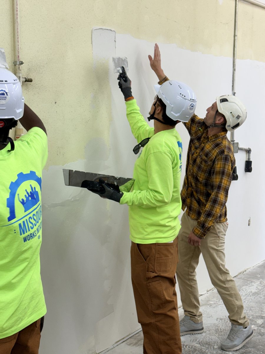 MissouriWorks's tweet photo. We are so grateful to IUPAT District Council 3 for hosting our Kansas City Cohort and taking the time to share your trade with the next generations of skilled trades workers! https://t.co/ywAjp9NFcz