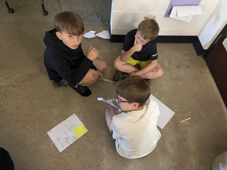 BeebeElementary's tweet photo. Mrs. Lewis and Mrs. Lay’s classes are creating their own items for their stores. We are working on our economic standards and learning what it takes to run a business. #besisthespottobe #bprd https://t.co/RmnPW8CWYu