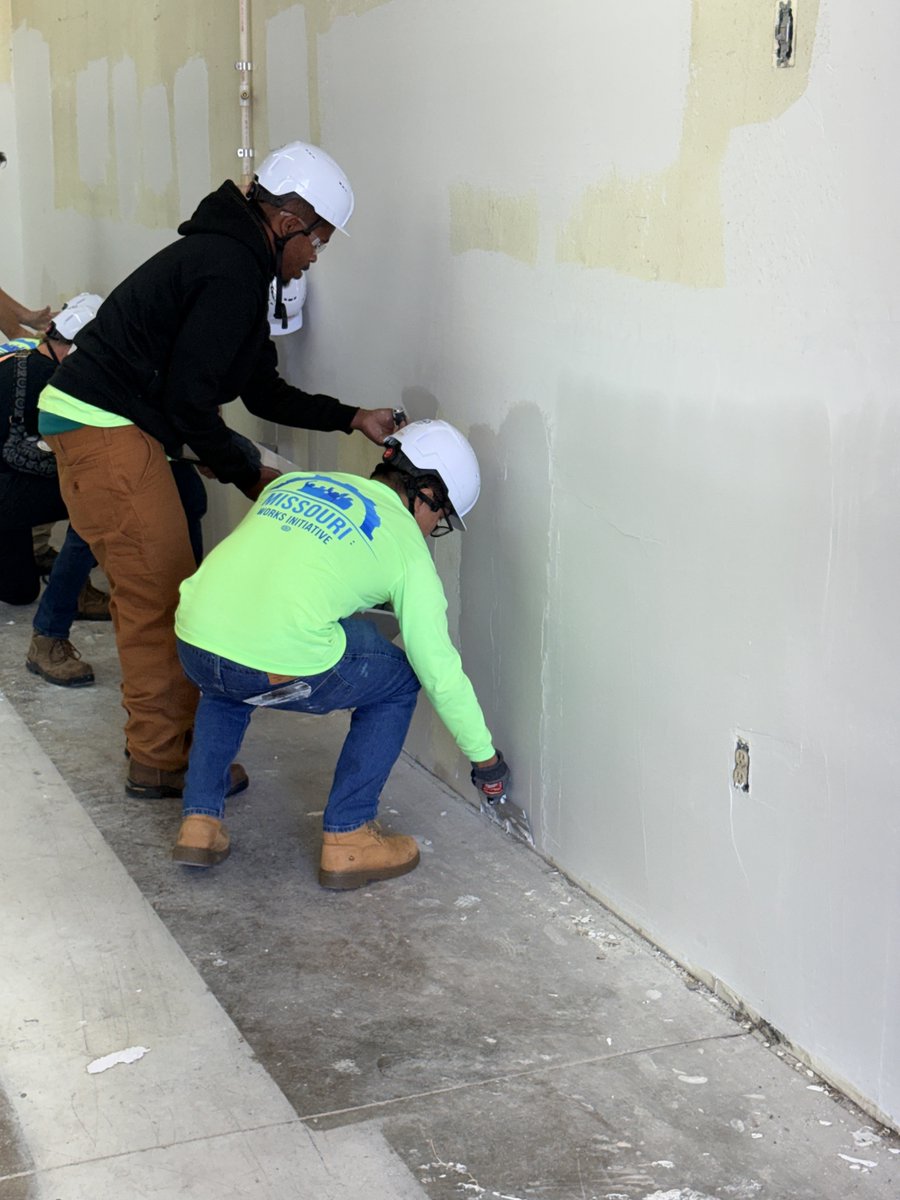 MissouriWorks's tweet photo. We are so grateful to IUPAT District Council 3 for hosting our Kansas City Cohort and taking the time to share your trade with the next generations of skilled trades workers! https://t.co/ywAjp9NFcz