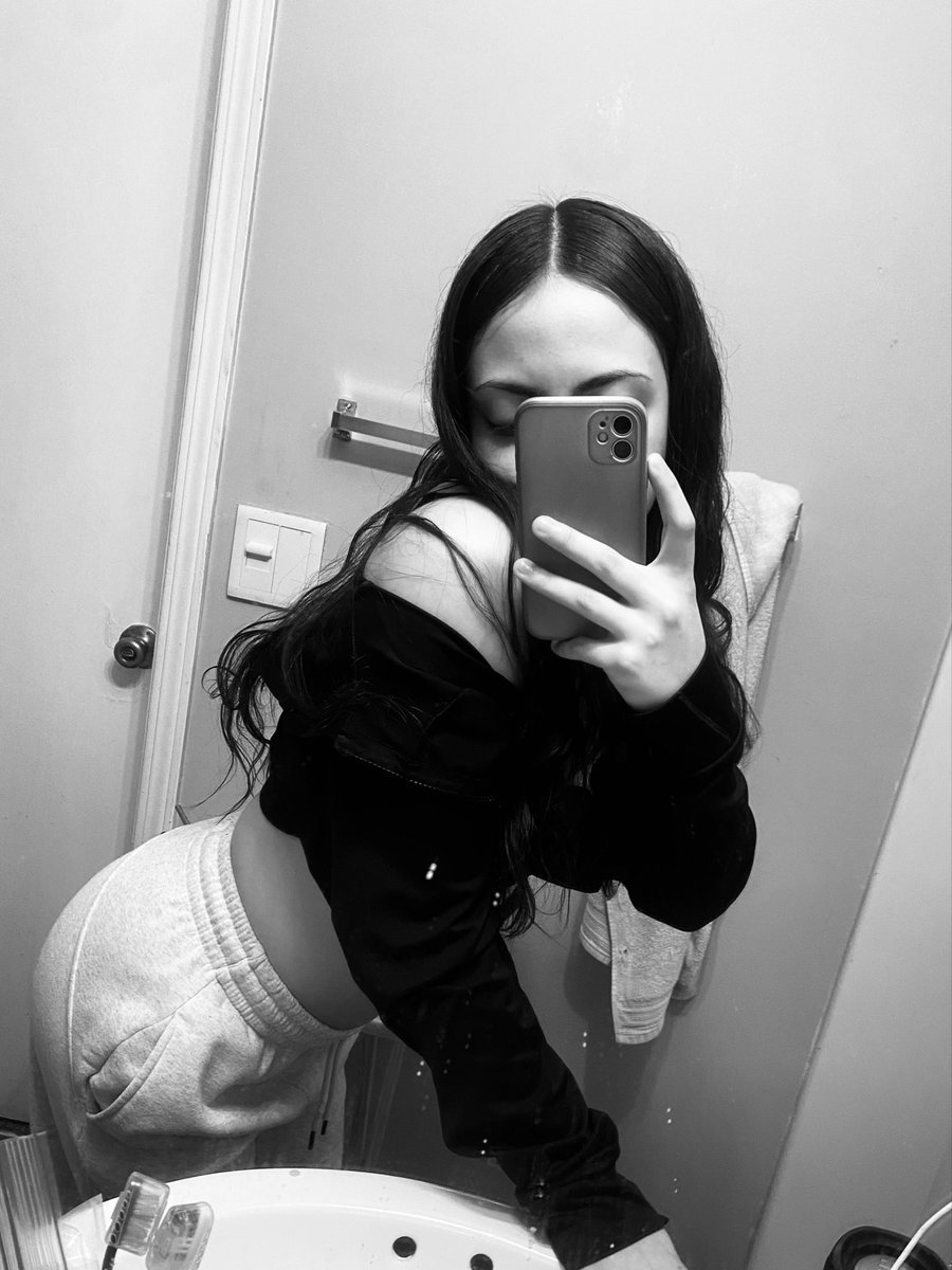 maskedmami69's tweet photo. 🫣link in bio to watch how slutty i get😩 https://t.co/IplcK3QJj7