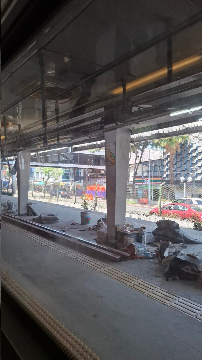 aaronhfg's tweet photo. @MetroCDMX Una observación, difícilmente avanzarán y abrirán, sin gente trabajando, así Nativitas https://t.co/2KkDc4hM24