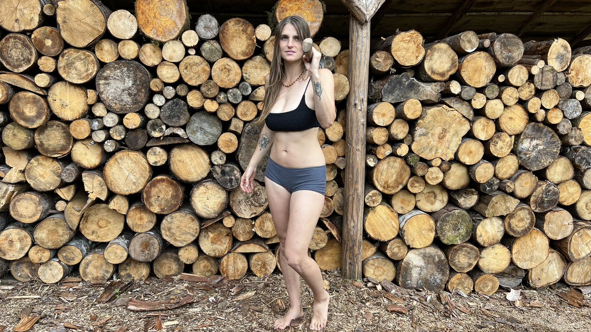 Nicolle Love tweet media