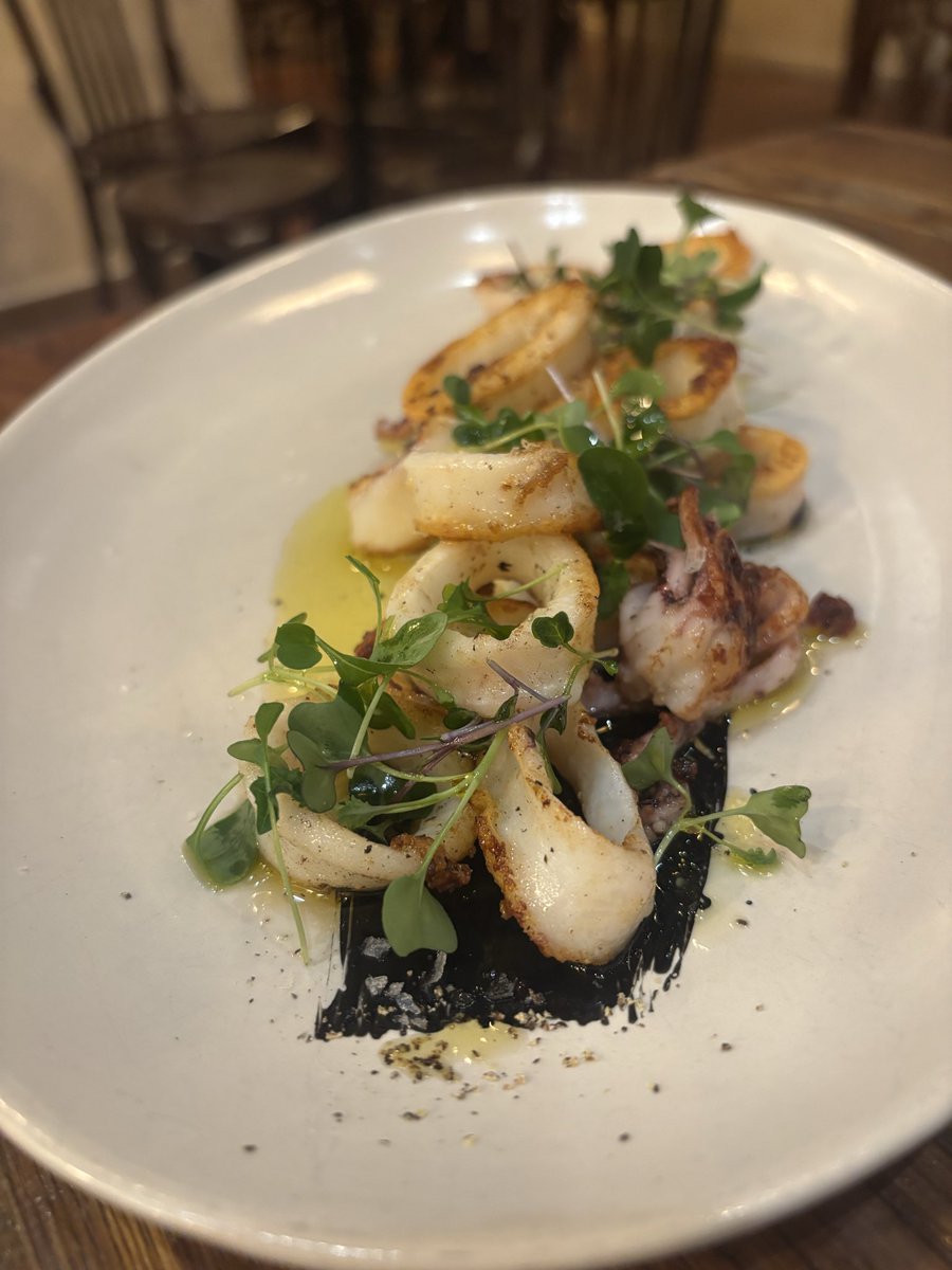 rcoll_wine's tweet photo. LA PUNTUAL 🍽️✨!
.
Siempre es un buen acierto…
Empezamos con una Gilda y una copa de Ca N’Estruc Xarel.lo 2025, tienes un mejor plan?
.
@vilaviniteca @uvasfelices @canestruc @docatalunya
@bodegalapuntual #elborn #winelover #instawine #vino #gastronomía https://t.co/DAYgq09oI9