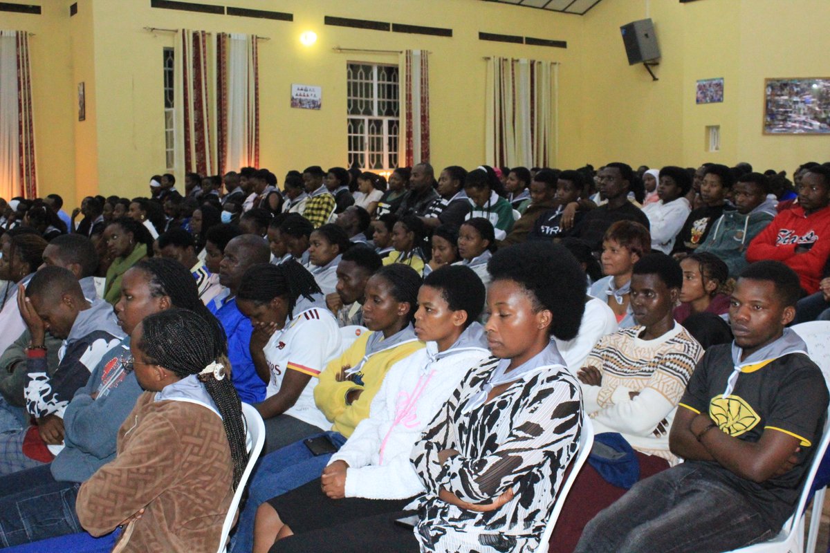 HospitalRuli's tweet photo. Witabiriwe n’abakozi b’Ibitaro bya Ruli, aba Kaminuza, abanyeshuri, abihayimana ba Paruwasi ya Ruli ndetse n’ubuyobozi bw’Umurenge wa Ruli n'abaturage. https://t.co/2pEObTjUF3