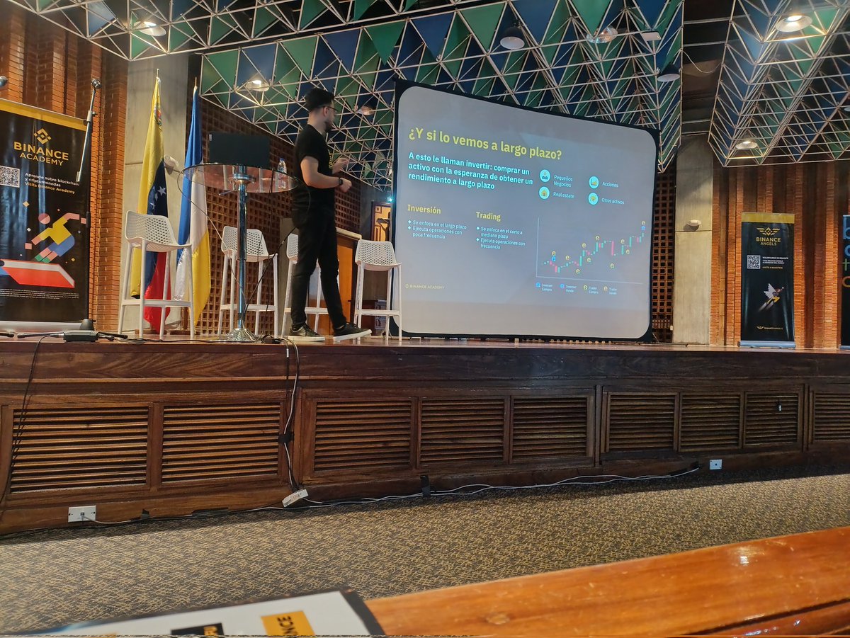 ActivDigitales's tweet photo. Activos en el Binance University Tour en la UCAB . Caracas - Ven https://t.co/MbaPQw3sDw
