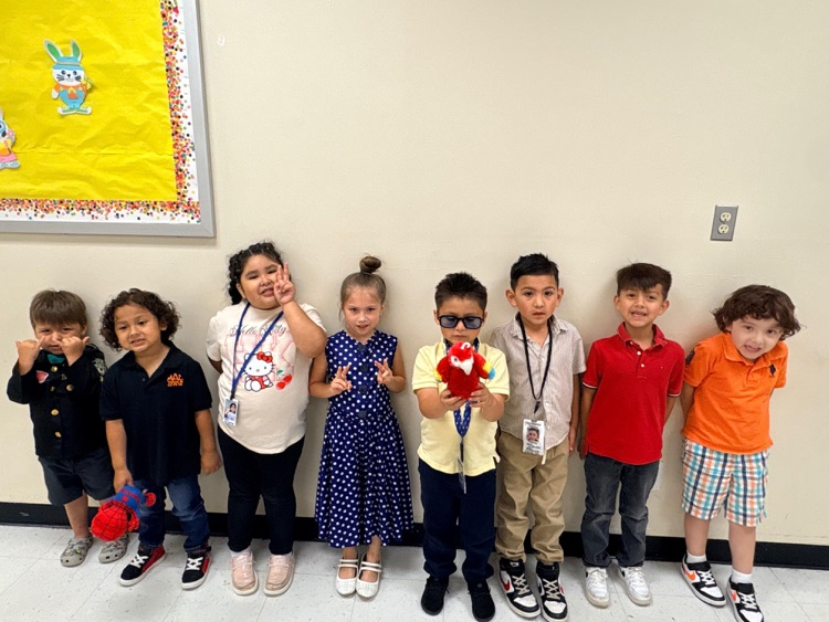 Hempstead_ECC's tweet photo. T is for Teacher day (here are some of our tiny cats dressed as teachers) #ABCcountdown https://t.co/3dfC7dmLQ4