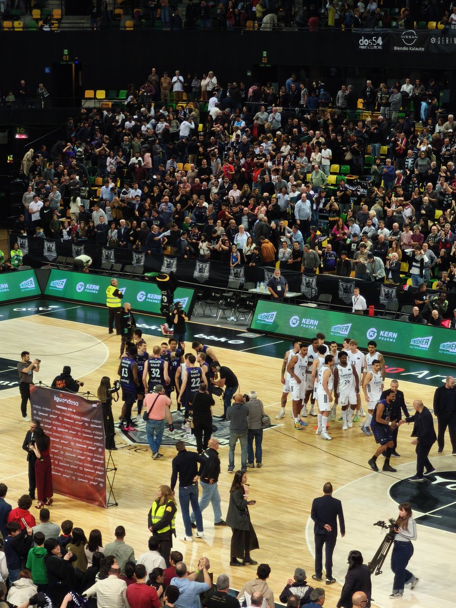 asierbs_'s tweet photo. A ver, ese Bilbao Basket, que tiene derecho a hablar, que sois todos muy feos https://t.co/f1COPNllUt