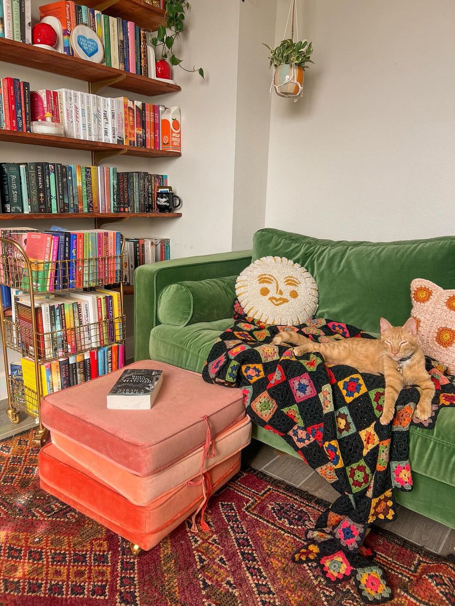 greenvibe's tweet photo. Perfect autumn nook for reading under soft lights. https://t.co/SS6Lxmeshw