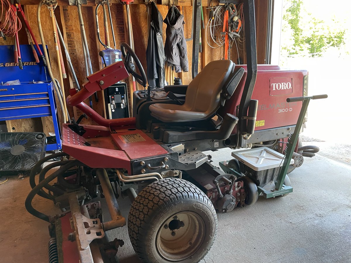 PSAAgrounds's tweet photo. Thursday is typically my favorite day at the park. Starts off with a mow on the non-overseeded fields, then painting with my “new” machine. Foul lines on 7 fields (no more soccer) takes right at an hour with mixing paint and cleaning the machine. Less than 2 gallons of paint. https://t.co/1vjVGkU4Q5