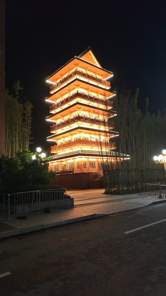 HuanRes's tweet photo. 很平常的一个夏天，我突然意识到了逃避可耻但有用。 https://t.co/ryMCdHhTbs