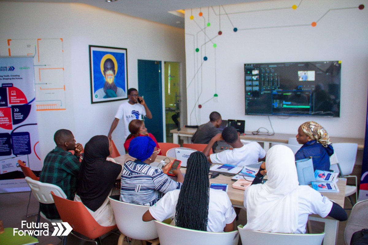 future4wardinc's tweet photo. Day 2 of the #FFCreativeLab - Kaduna Edition was truly amazing! 🎨🚀
The day focused on practical learning, collaboration,&amp; innovation as participants worked in teams to develop creative projects &amp; present their ideas. 1/4

#FutureForwardInc  #CreativeEconomy #FutureofWork https://t.co/5Ptg4AW0K5