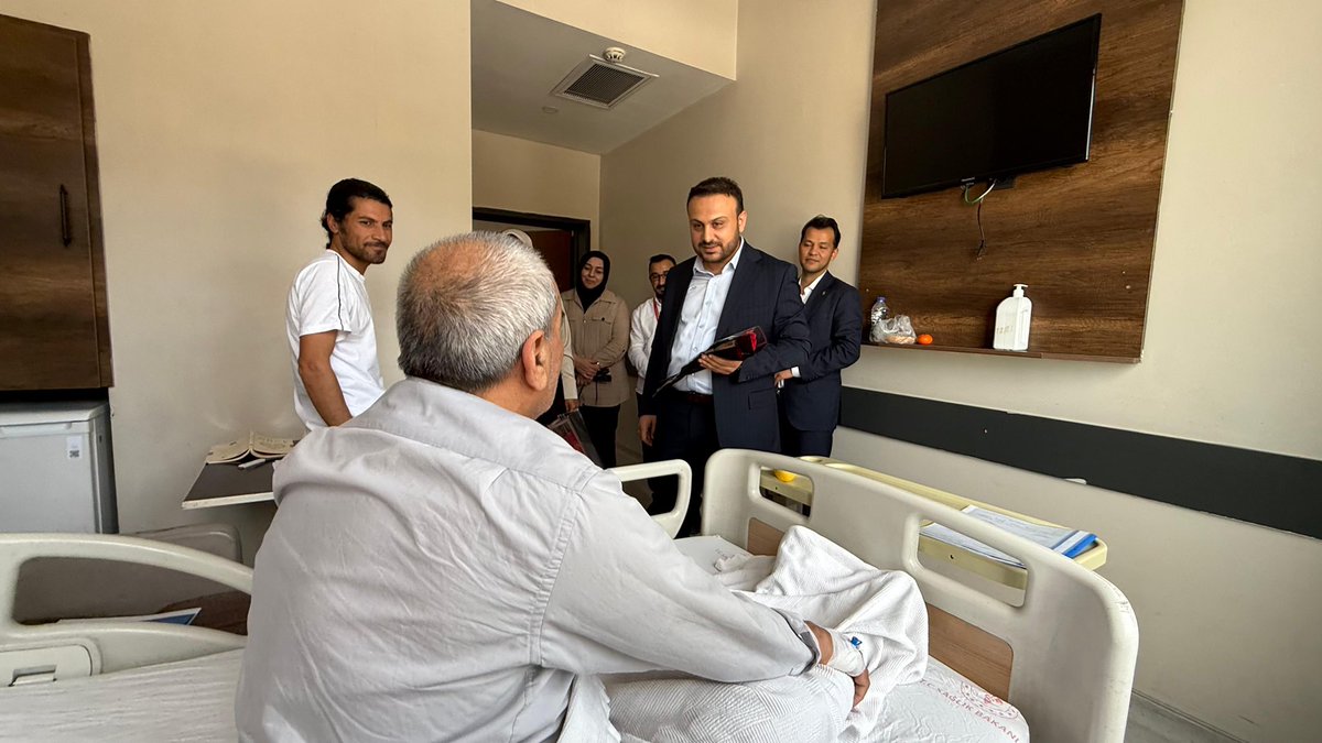 MDOGANSALAR_TR's tweet photo. Ak Parti Haliliye İlçe Başkanımız Mustafa Bağmancı, Kadın Kolları Başkanımız Fatma Ocak, İlçe Başkan Yardımcılarımız Abdulrezak Yıldız, Halit Mol ve KADEM İl Temsilcisi Ayşe Çetinkaya ile birlikte; 

Balıklıgöl Eğitim ve Araştırma Hastanesi’nde tedavi gören; hastalar, hasta yakınları ve sağlık çalışanlarını ziyaret edip geçmiş olsun dileklerimizi ileterek gül takdiminde bulunduk.

@RTErdogan @avyusufibis @osmannazlier  @bybekirbozdag @ibrahimeyyupogl 
@milhamigunbegi @ferdisenel25 @furkankucukk_ @mbagmanci63 @fatmaocak0663 @AKGenclikGM @akgenchaliliyee 

#SevdamızŞanlıurfa #BizBirAileyiz  #akparti #türkiye #receptayyiperdoğan #RTE #MilletimizleNiyetimizBir 
#Şanlıurfa