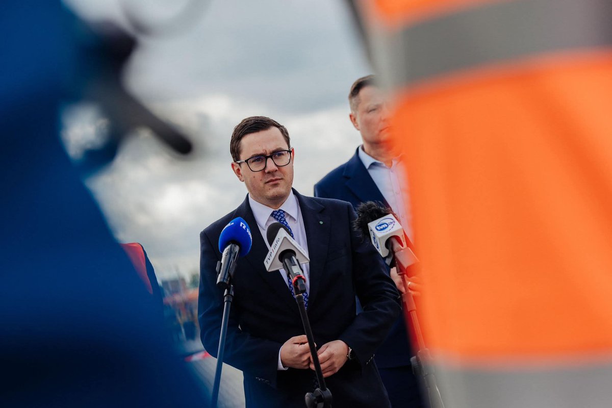 motykamilosz's tweet photo. W Lwówku rozpoczyna się budowa nowej tłoczni gazu realizowana przez @GAZ_SYSTEM. To inwestycja o kluczowym znaczeniu dla bezpieczeństwa energetycznego Polski i całego regionu🛡

Nowa infrastruktura zwiększy elastyczność systemu przesyłu gazu i pozwoli efektywnie transportować surowiec z terminala LNG oraz Baltic Pipe do południowo-wschodniej Polski i sąsiednich państw. 

Inwestycja o wartości blisko 900 mln zł ma zostać ukończona na początku 2028 roku.