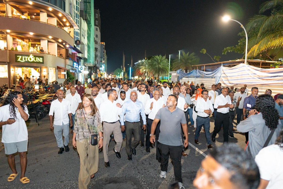 AminathZay57176's tweet photo. Iraadhah kurevviyaa mee aharun menn ge faharu 🤍
#ithubaar #ithubaar #Meekail4CP https://t.co/vaNnqJrJpO
