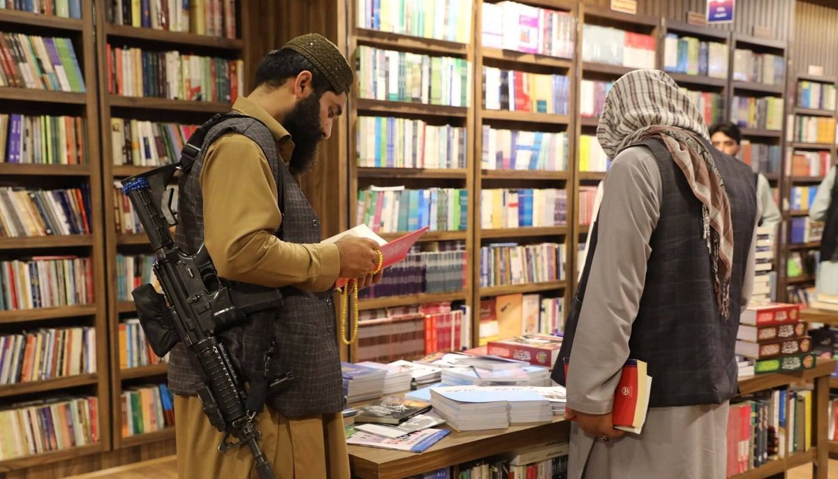 mahfildijital's tweet photo. 📷 Afganistan İslam Emirliği’nde bir kitapçı. https://t.co/Kq6N8tX9wn