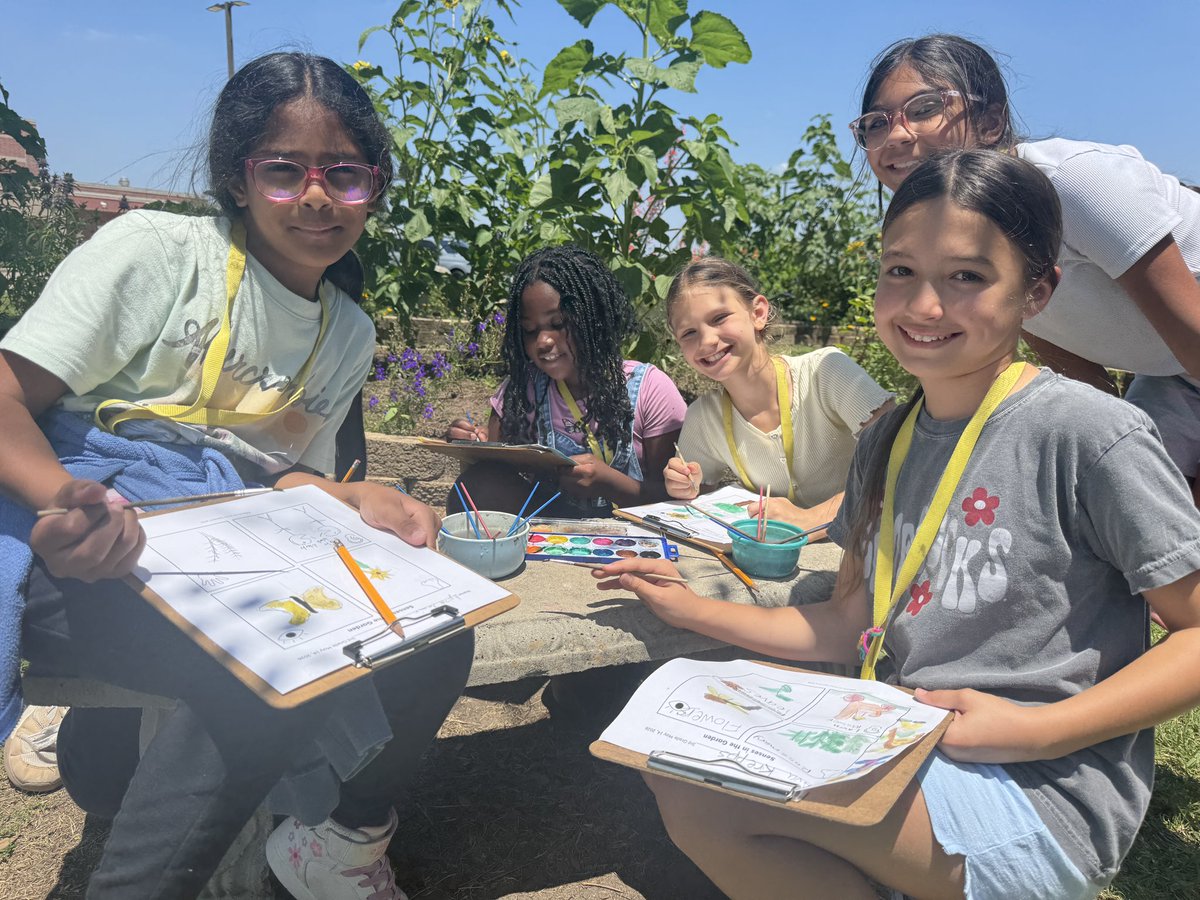MsPaoliVegaRTGG's tweet photo. Weโre having a gorgeous afternoon exploring the garden with our senses ๐๏ธ๐๐ผโ๐ผ๐๐ผ @RobisonElemPTO @gerletti @readygrowgarden @CyFairISD #gardenday #schoolgarden #elementaryscience #outdooreducation https://t.co/Q3ssxmQdOE