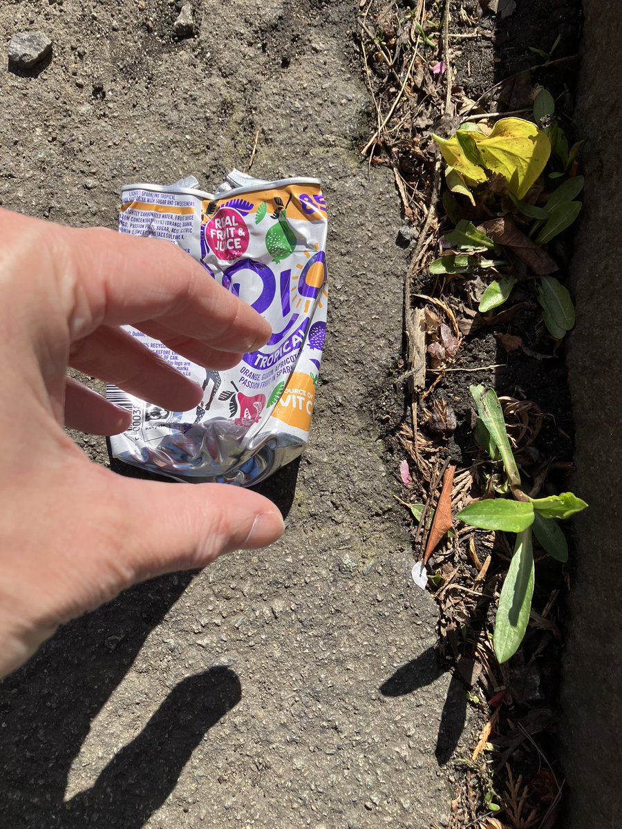_pickuplitter's tweet photo. @_pickuplitter on duty ✅
Saw, picked, binned. The last four day’s picks: it makes a difference. @KSBScotland  #WashYourHands                  @CleanUpScotland  @ZeroWasteScot @PlasticPollutes @Plasticsimpact https://t.co/VbSCBc1v5K