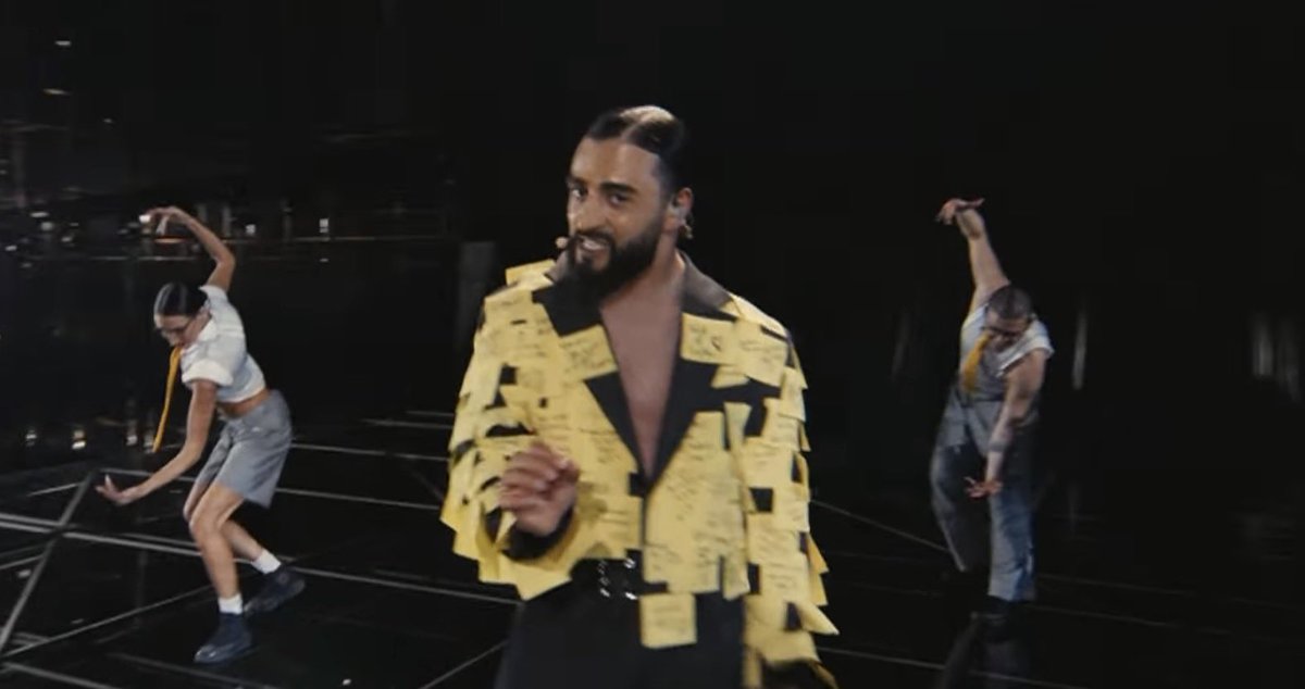 eeliisaaaa's tweet photo. Are those Post-it notes left over from Tommy Cash? https://t.co/i6nFCCHjg3
