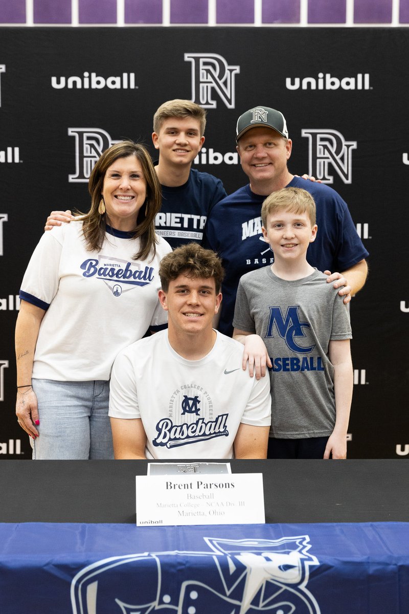 parsonsd290980's tweet photo. Yesterday was Signing Day for @BrentParsons824.
@EttaExpress_MC @PNAthletics @PickNorth https://t.co/Jvisufkhgq