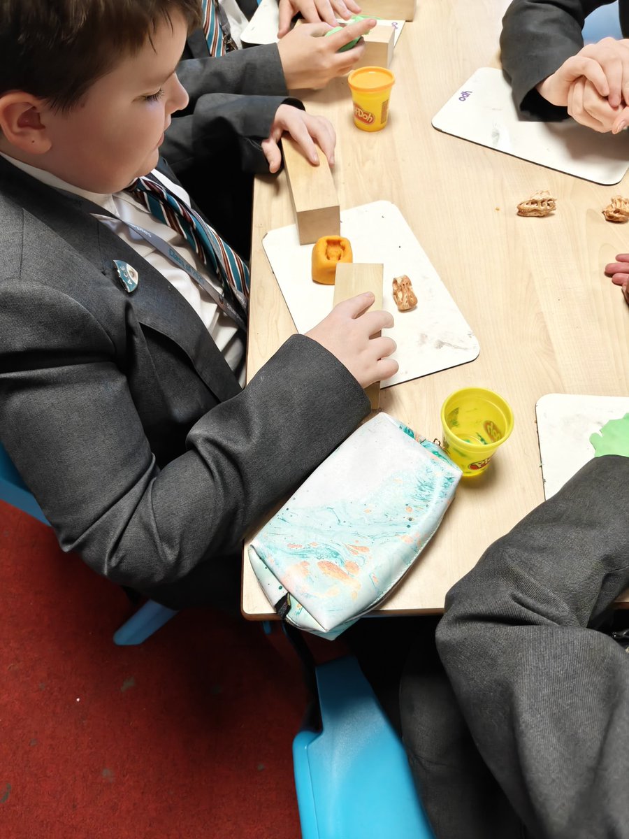 SharplesBacc's tweet photo. Students have been making their own fossils and making the different phases of the moon using Jaffa cakes in Geology club over the past couple of weeks! 🌓🍫🌒 @SharplesSchool https://t.co/eOSdJGY1Mp