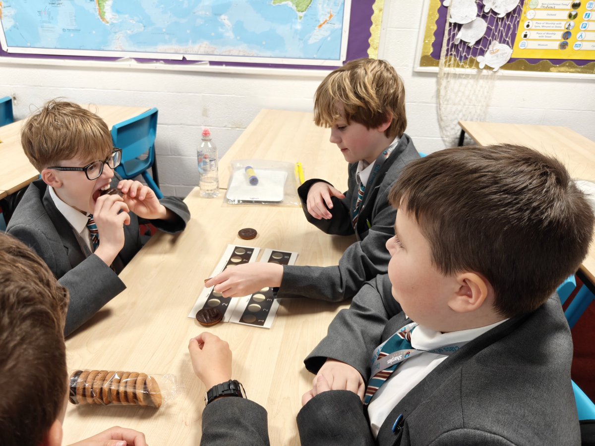 SharplesBacc's tweet photo. Students have been making their own fossils and making the different phases of the moon using Jaffa cakes in Geology club over the past couple of weeks! 🌓🍫🌒 @SharplesSchool https://t.co/eOSdJGY1Mp