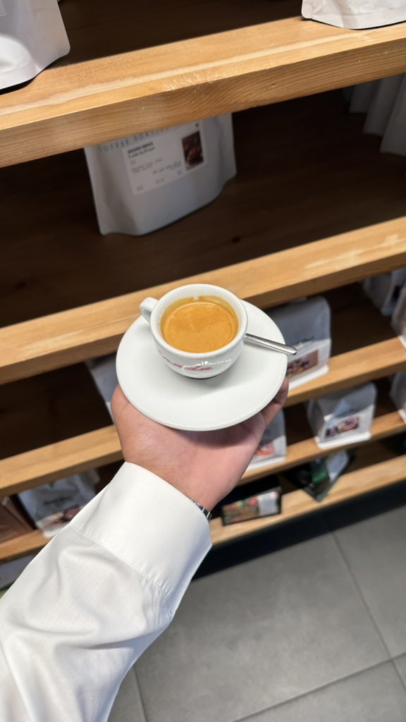cr_8v's tweet photo. حياتي عباره عن ☕️ https://t.co/fLYqFxNpfF
