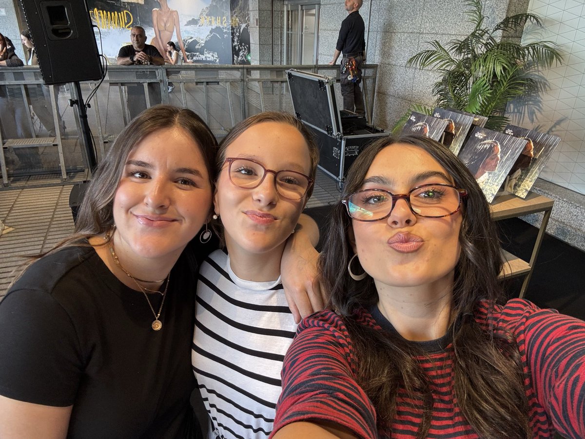 blancamp24's tweet photo. que guapa es que simpática que linda que guapa que simpática que linda que guapa que guapa @chiaraoliver https://t.co/x56PHfvFt3