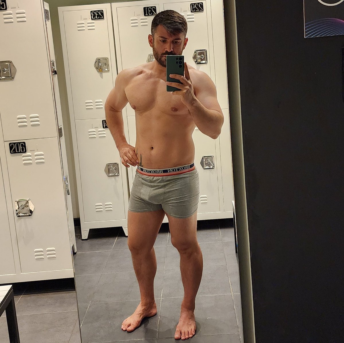 handsome muscle boy 4 tweet media