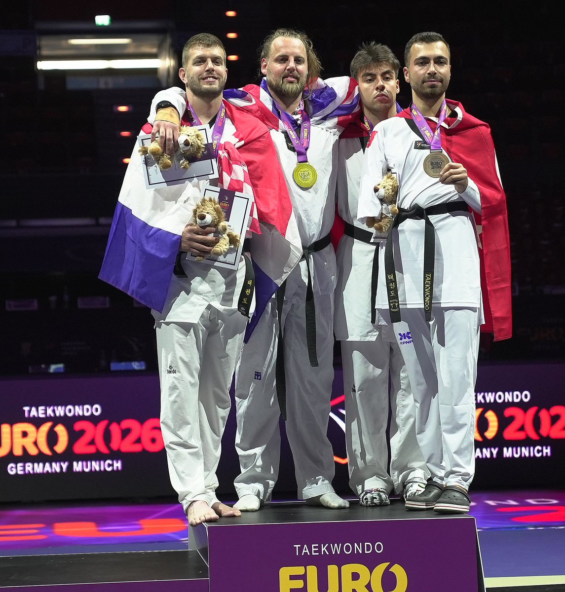 tkdfed's tweet photo. 💫Son gün 5 madalya daha!

🥋Almanya'da düzenlenen Avrupa Taekwondo ve Para Taekwondo Şampiyonası'nın son gününde milli sporcularımız 1 altın ve 4 bronz olmak üzere 5 madalya daha kazandı🇹🇷👏🏻

🥇Elif Sude Akgül
🥉Nafia Kuş Aydın
🥉Adem Arda Özkul
🥉Osman Ertürk
🥉Fatma Nur Yoldaş https://t.co/PHFkaAwcHl
