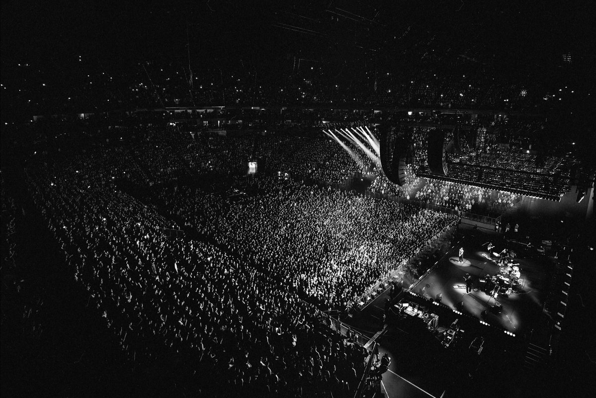 The Neighbourhood tweet media