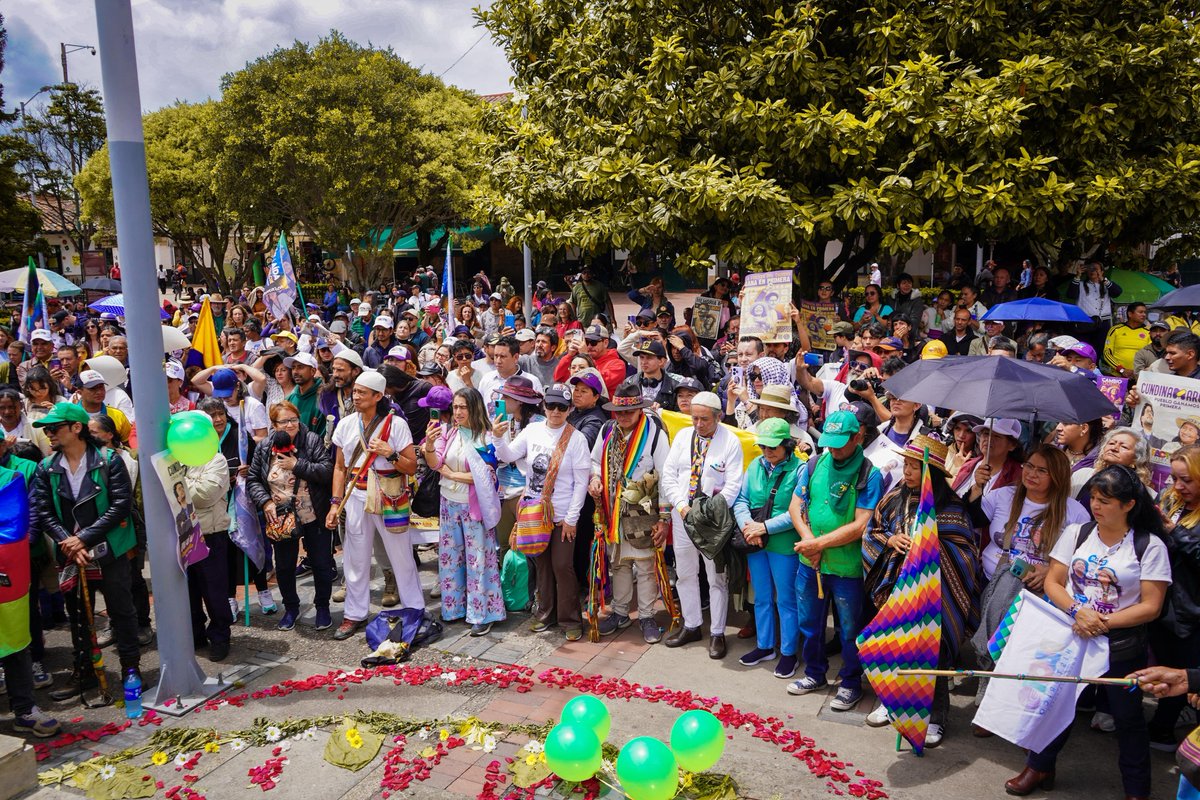 delmarpizarro's tweet photo. Hoy, @aida_quilcue llega a Chía, que recibe a su primera vicepresidenta indígena. Un pueblo que camina en minga por el agua, por la vida y por los derechos de todos. Aquí, en la Sabana de Bogotá, están juntos los trabajadores, los campesinos y las comunidades que saben que el territorio no es mercancía: se defiende con organización, con dignidad y con la palabra.

#chia #aidaquilcué #aidaquilcuévicepresidenta #ivan #petro