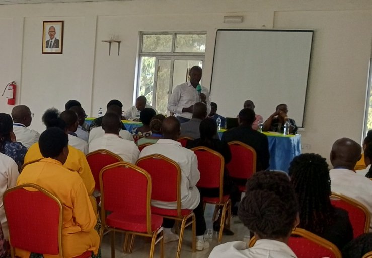 KigemeHospital's tweet photo. None ku wa 14.5.2026 Itsinda  riyobowe n'Umuyobozi w'Akarere ka Nyamagabe @Niyomwungeri_H hamwe  n'Umwepisikopi wa @KigemeDiocese  n'abagize Komite y'Ubuzima basuye Ibitaro bya Kigeme. Abakozi basabwe gukomeza kunoza servisi bazirikana ko "UBUMWE BWACU NIZO MBARAGA ZACU." https://t.co/5IbOdR25WH