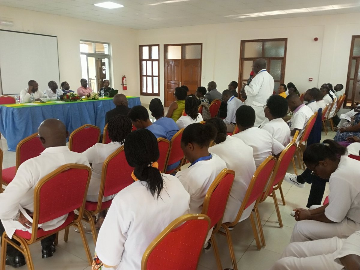 KigemeHospital's tweet photo. None ku wa 14.5.2026 Itsinda  riyobowe n'Umuyobozi w'Akarere ka Nyamagabe @Niyomwungeri_H hamwe  n'Umwepisikopi wa @KigemeDiocese  n'abagize Komite y'Ubuzima basuye Ibitaro bya Kigeme. Abakozi basabwe gukomeza kunoza servisi bazirikana ko "UBUMWE BWACU NIZO MBARAGA ZACU." https://t.co/5IbOdR25WH