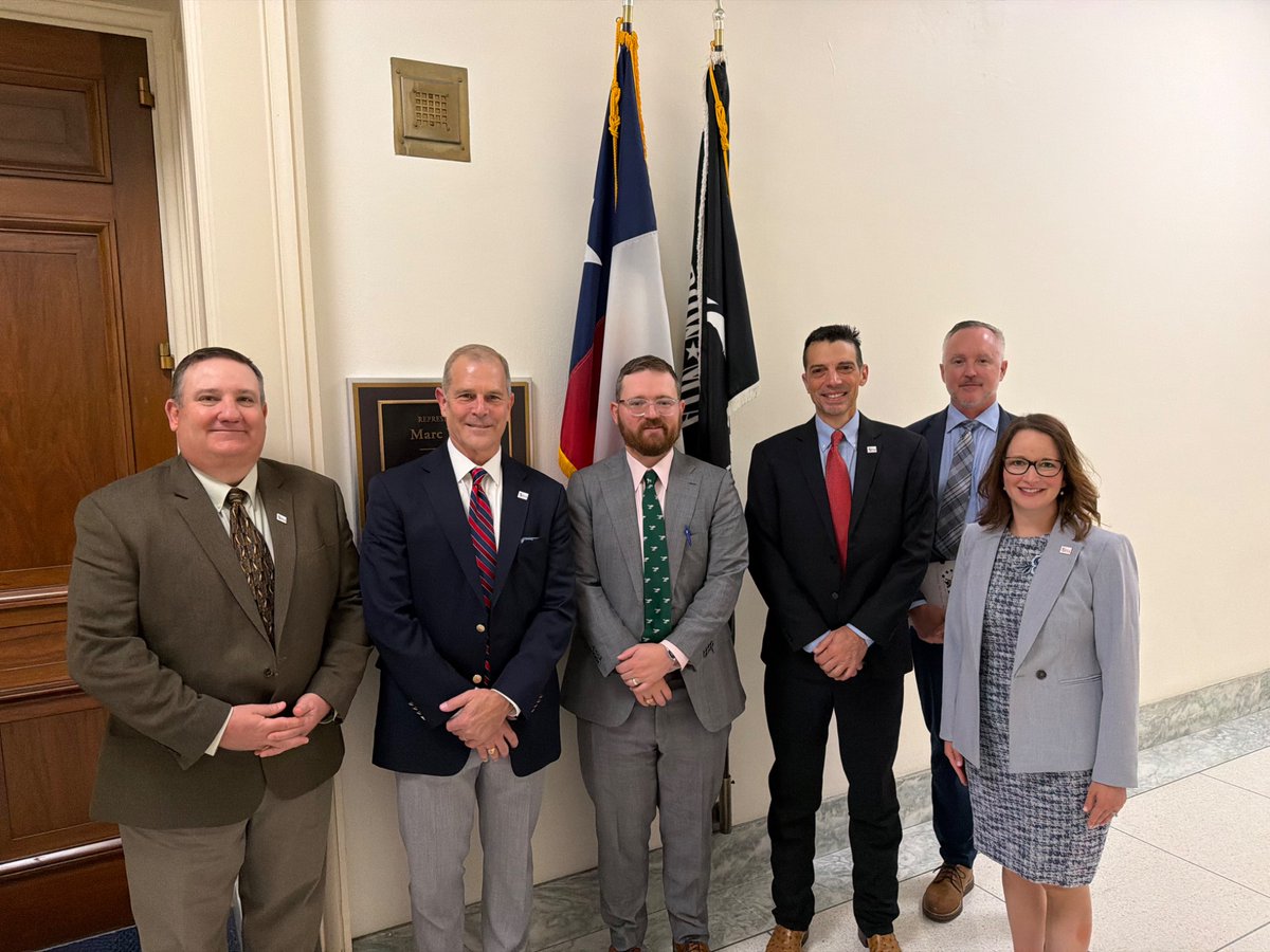 FeedFolks's tweet photo. AFIA board members enjoyed meeting with Luke Dube at the office of @RepVeasey  today to discuss the Innovative FEED Act, supply chain resiliency, USMCA and the PURR Act. https://t.co/hjLIGhCLKu