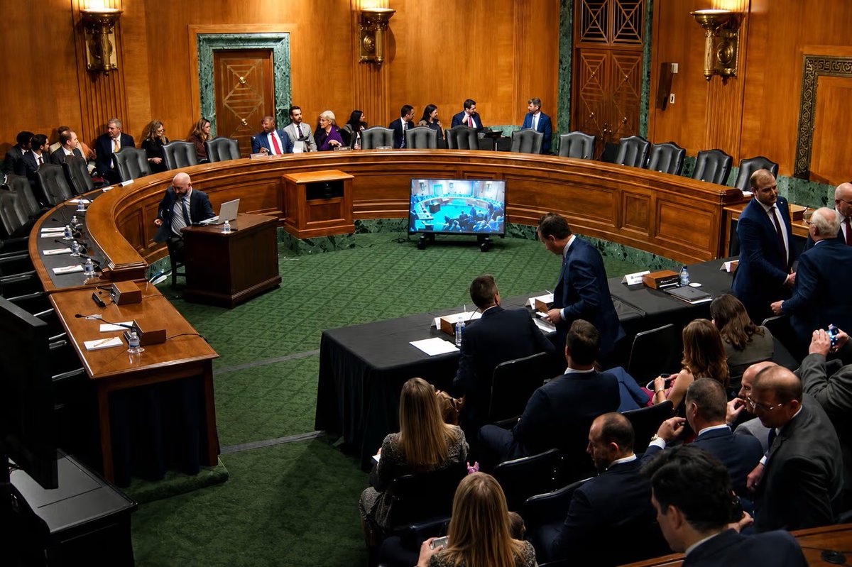 CryptoBlockto's tweet photo. JUST IN 🇺🇸: Clarity act clears senate committee after bipartisan vote, moves closer to final congress test

The Digital Asset Market Clarity Act moved a step closer to becoming law after clearing the U.S. Senate Banking Committee in a bipartisan 15-9 vote on May 14. 

The decision marks a major milestone for crypto regulation in the United States after months of delays and political disagreements.