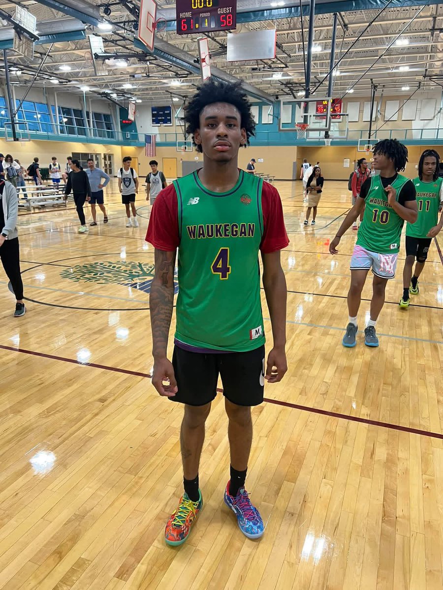 BigTimRevue's tweet photo. Class of 2026 6’5” wing @SimereonCarter of @WaukBB is off the board. Commits to Southeast Iowa JUCO. Congrats young fella. @renegade_club https://t.co/QOxafk4RlI