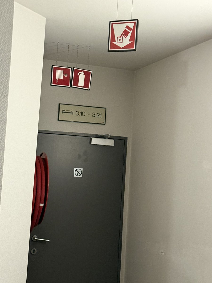 MrBrianORL's tweet photo. Almost every trip I take, I end up at one sketch hotel.  This is one in Belgium.  And it’s right out of the 80s with its decor. https://t.co/EDlW7TCI1C