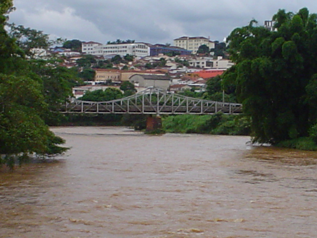 euclidesite's tweet photo. #14deMaio de #1901: Realização de testes de carga com quatro carroças pesadas sobre a Ponte Euclides da Cunha, em São José do Rio Pardo, SP, BR; a ponte resiste com sucesso. Fonte: Folder Ponte de Euclides (102 anos). Texto de Rodolpho José Del Guerra. S. J.  do Rio Pardo, 2003. https://t.co/PvyitSSGrm