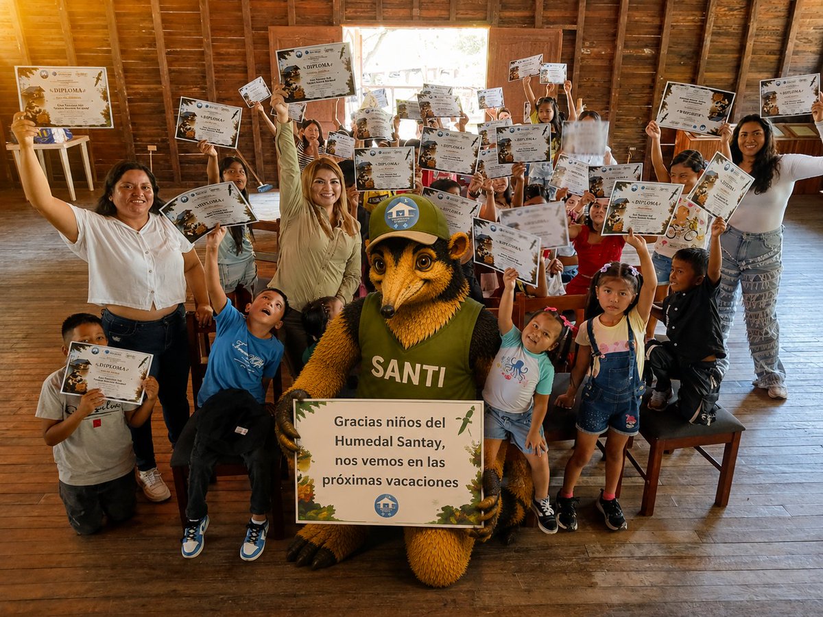 islasantay's tweet photo. Finalizó el curso vacacional “Pequeños Guardianes del Humedal” en la @islasantay 
https://t.co/5c39jKJW6I
Durante 4 fines de semana, 42 niños y adolescentes participaron en actividades de educación ambiental junto a guardaparques, tutoras, voluntarios y Santi, el Guardián del Humedal.
Una experiencia comunitaria llena de aprendizaje, alegría y compromiso con Santay.
@DiegoArcos14 @juancblum @EcuadorMAE @WetlandLink @elcomerciocom @CREHORamsar @LuchoSuarez60 @marcelomata @biancadager @FundKennedy @recid_ec @fimcmespol @OswaldoMoreno @goberguayasec @MAATE_Zonal5