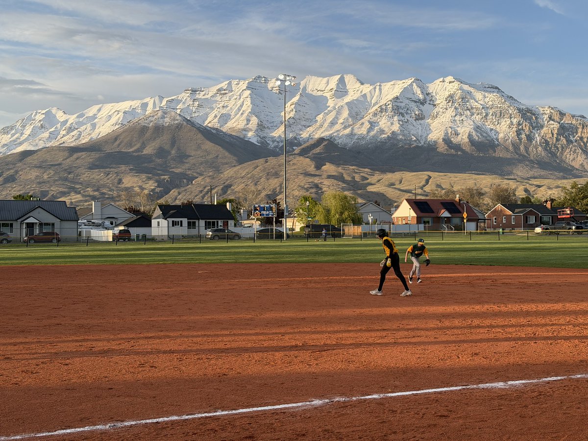 amishrobot's tweet photo. @MLB @BYUBaseball The view from my son's little league game in Orem isn't so bad either. https://t.co/bWQFv3CRC7