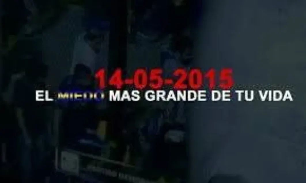 idriverplatense's tweet photo. Efemérides: #UnDíaComoHoy de 2015, histórico bochorno en la Bombonera: la vuelta de los octavos de final de la 🏆 @libertadores entre @BocaJrsOficial y @RiverPlate fue suspendida en el ET por agresión de hinchas xeneizes a jugadores millonarios.

#TirasteGasyAbandonaste https://t.co/Iwh0wWfwHg