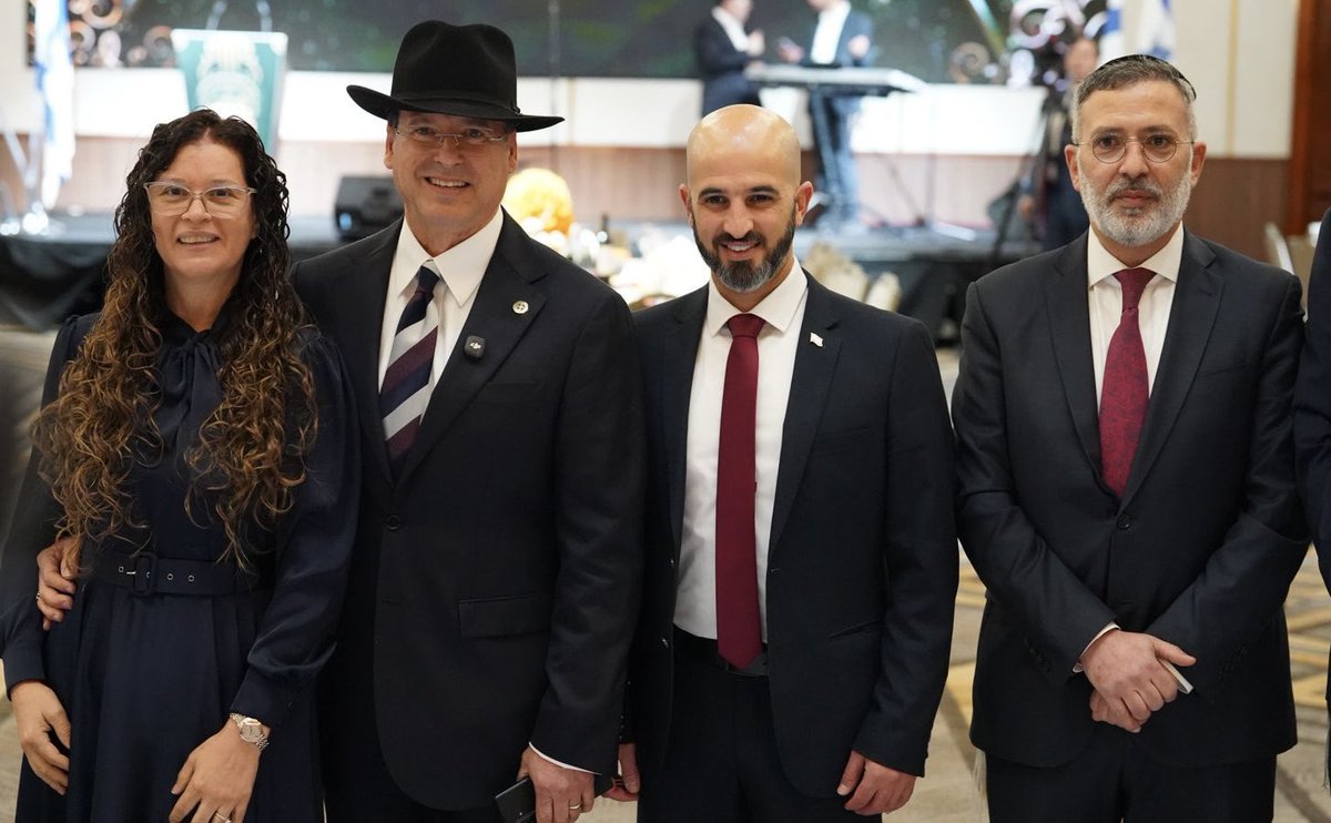 maor_ifrah's tweet photo. אין מקום מרגש יותר לחגוג בו את יום ירושלים מאשר כאן, בעיר הקודש, יחד עם רבנים, שגרירים ואישי ציבור.

הערב הזה לא היה יוצא לפועל ללא המנהיגות והחזון של הפילנתרופ ד"ר חוסה בנג'מין פרז שהגיע מפורטו ריקו לחגוג כאן את יום ירושלים .

היה מרתק לשמוע את תפיסת עולמו של אדם שרואה בחיזוקה של ישראל שליחות רוחנית ומוסרית ראשונה במעלה. ד"ר פרז מוכיח פעם אחר פעם שהתמיכה בישראל מבוססת על ערכים משותפים של דמוקרטיה, אמונה וצדק.

אני רוצה להודות לד״ר פרז על ההזמנה והזכות לקחת חלק בערב המכובד הזה לכבודה של ירושלים 🇮🇱