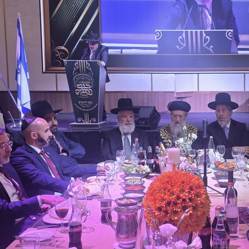 maor_ifrah's tweet photo. אין מקום מרגש יותר לחגוג בו את יום ירושלים מאשר כאן, בעיר הקודש, יחד עם רבנים, שגרירים ואישי ציבור.

הערב הזה לא היה יוצא לפועל ללא המנהיגות והחזון של הפילנתרופ ד"ר חוסה בנג'מין פרז שהגיע מפורטו ריקו לחגוג כאן את יום ירושלים .

היה מרתק לשמוע את תפיסת עולמו של אדם שרואה בחיזוקה של ישראל שליחות רוחנית ומוסרית ראשונה במעלה. ד"ר פרז מוכיח פעם אחר פעם שהתמיכה בישראל מבוססת על ערכים משותפים של דמוקרטיה, אמונה וצדק.

אני רוצה להודות לד״ר פרז על ההזמנה והזכות לקחת חלק בערב המכובד הזה לכבודה של ירושלים 🇮🇱