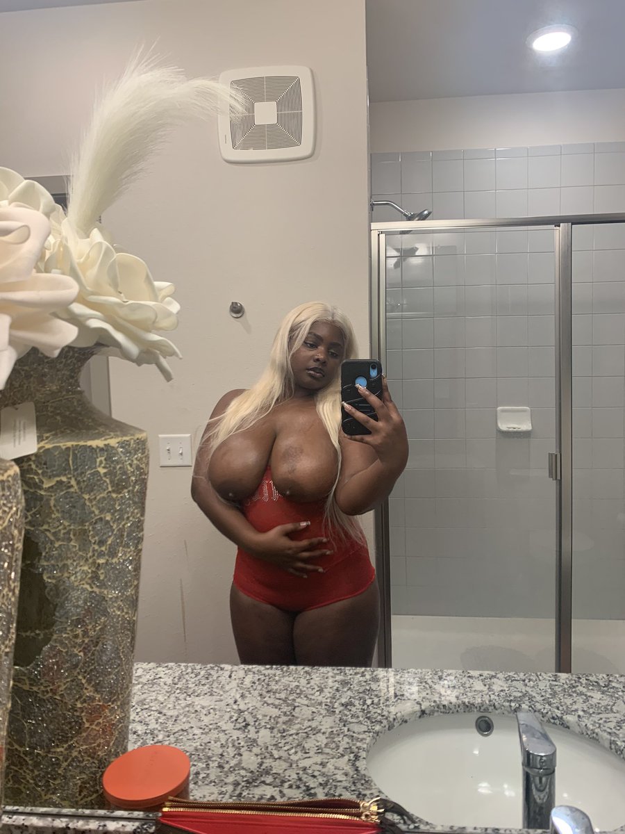 Cakiana_'s tweet photo. Left or Right? 👀

https://t.co/unGSzb0qPc https://t.co/xwwY0s6htl