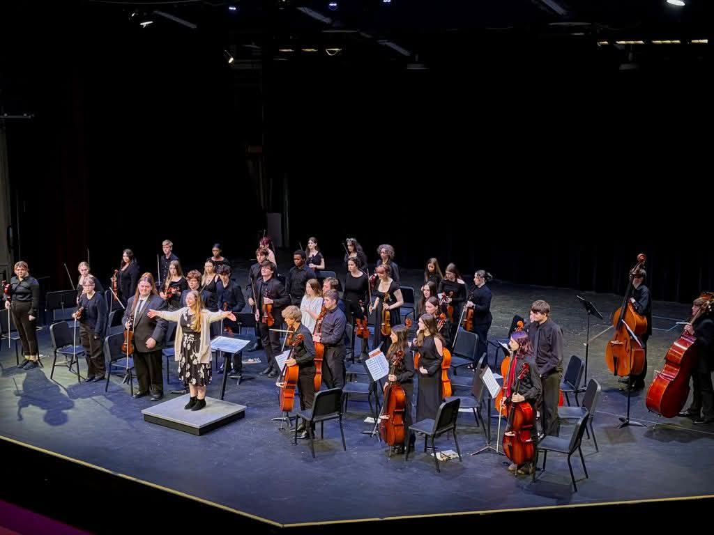 SMFSchools's tweet photo. 🌸🎻 The orchestra’s Strings in Bloom concert brought together the Stow-Munroe Falls High School orchestra and Kimpton orchestra for a night full of music, growth, and celebration as we honored our senior musicians. https://t.co/qkqkJPdoPW