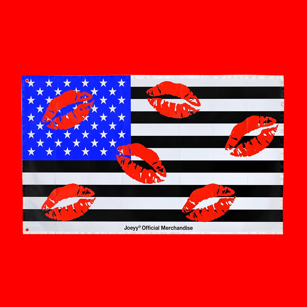 Jxxyy's tweet photo. 🏳️📸 Joeyy® Official “LAUNDRY” Face Flag
🇺🇸💋 Joeyy® Official “United States of Glitz” Flag
💤👖“NOD” Fleece Pro Club® Cargo Sweatpants
💿 Fashion Victim CD (Signed & Numbered) https://t.co/8NssTu0gD4