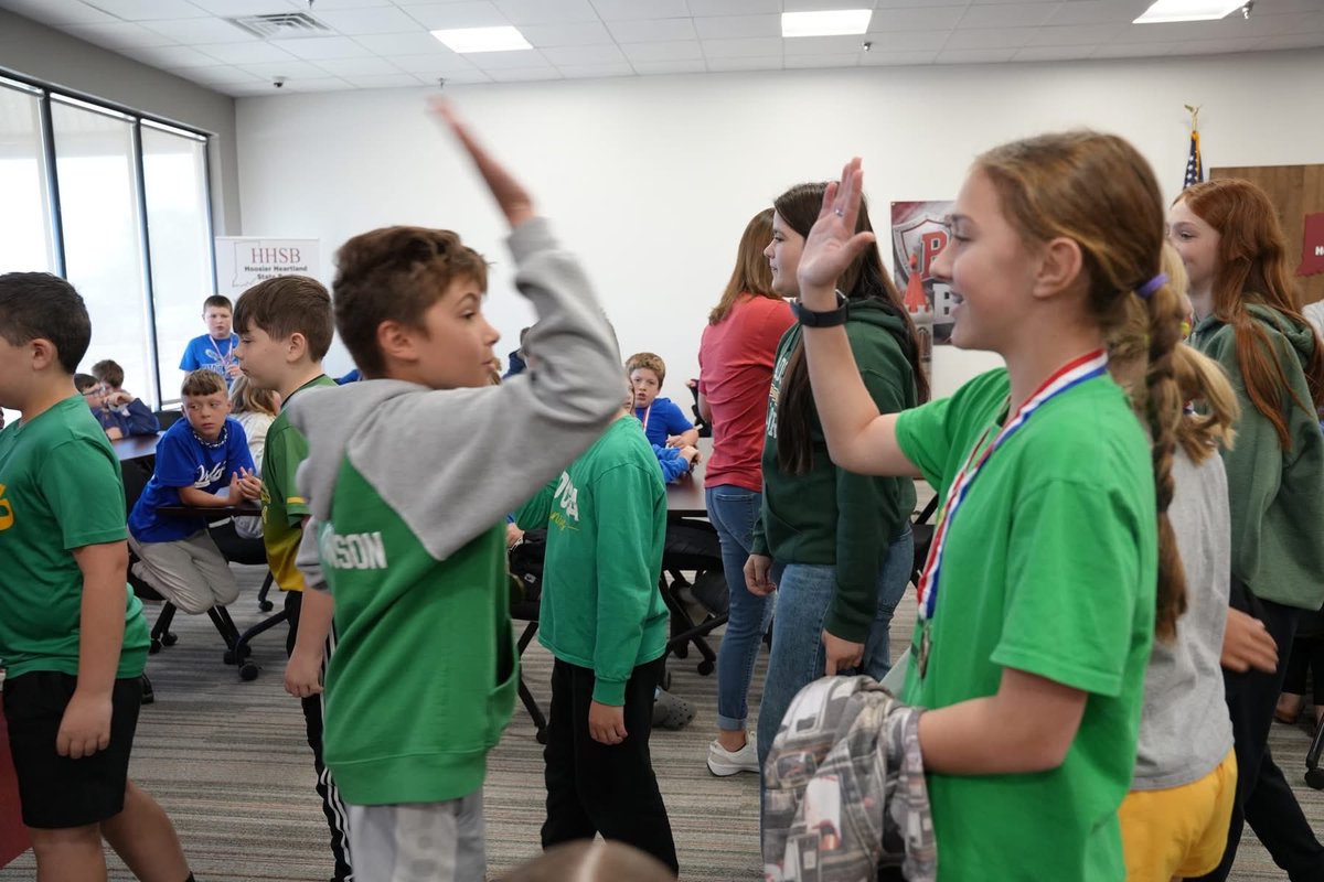 SMontgomeryCSC's tweet photo. To celebrate, each student received the next book in their series (or one by the same author) and enjoyed a well-earned pizza party 🍕

Congrats to all of our teams—and especially this year’s top finishers:

3rd Grade
🥇 New Market
4th Grade
🥇 Ladoga
5th Grade
🥇 Ladoga https://t.co/tIvm5GbmkQ