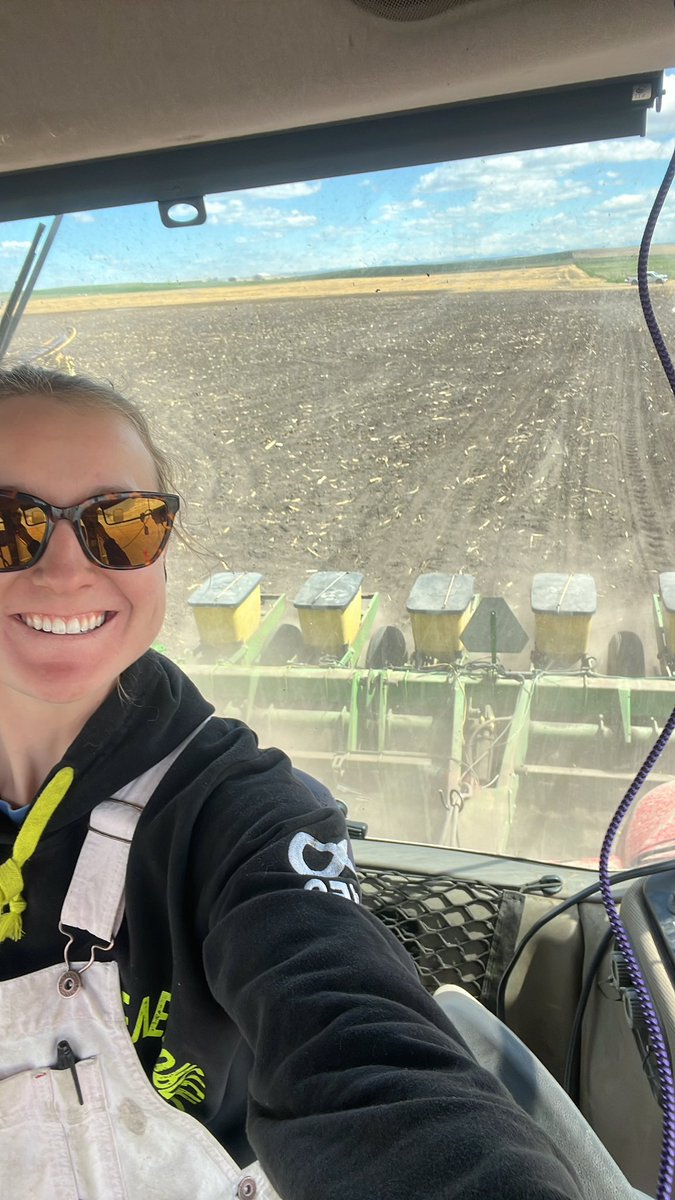 Crocus_Ag's tweet photo. Annual #AbCornFedBeef picture. Planting some @PioneerSeedsCA silage &amp; grazing corn today #PlantThe100th https://t.co/ys8xRseR3x